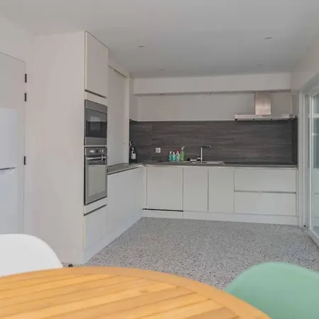 Vakantiewoning Voor 12 Met Garages Terras Tuin Nyaraló *