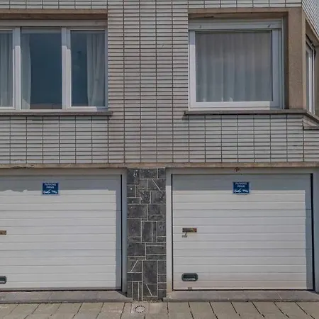 Vakantiewoning Voor 12 Met Garages Terras Tuin