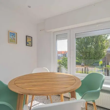 Nyaraló Vakantiewoning Voor 12 Met Garages Terras Tuin *
