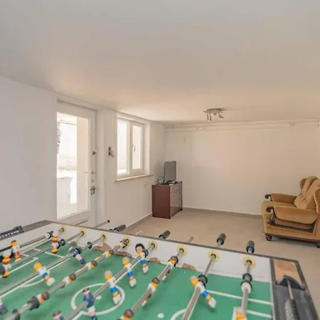 Vakantiewoning Voor 12 Met Garages Terras Tuin *