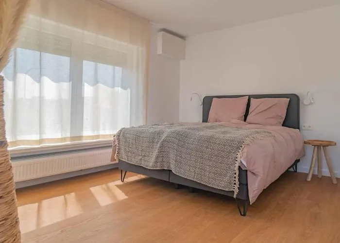 Vakantiewoning Voor 12 Met Garages Terras Tuin *