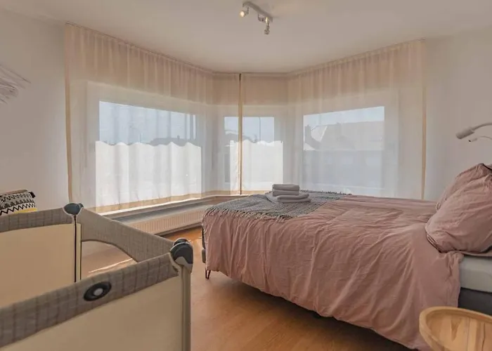 Hébergement de vacances Vakantiewoning Voor 12 Met Garages Terras Tuin *