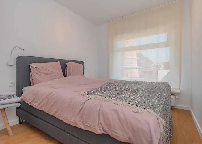 Vakantiewoning Voor 12 Met Garages Terras Tuin