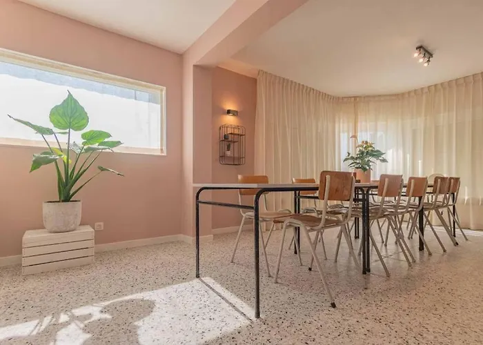 Hébergement de vacances Vakantiewoning Voor 12 Met Garages Terras Tuin